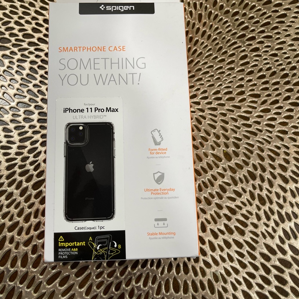 iPhone case (Clear) & Screen protector bundle !! - Picture 2 of 5